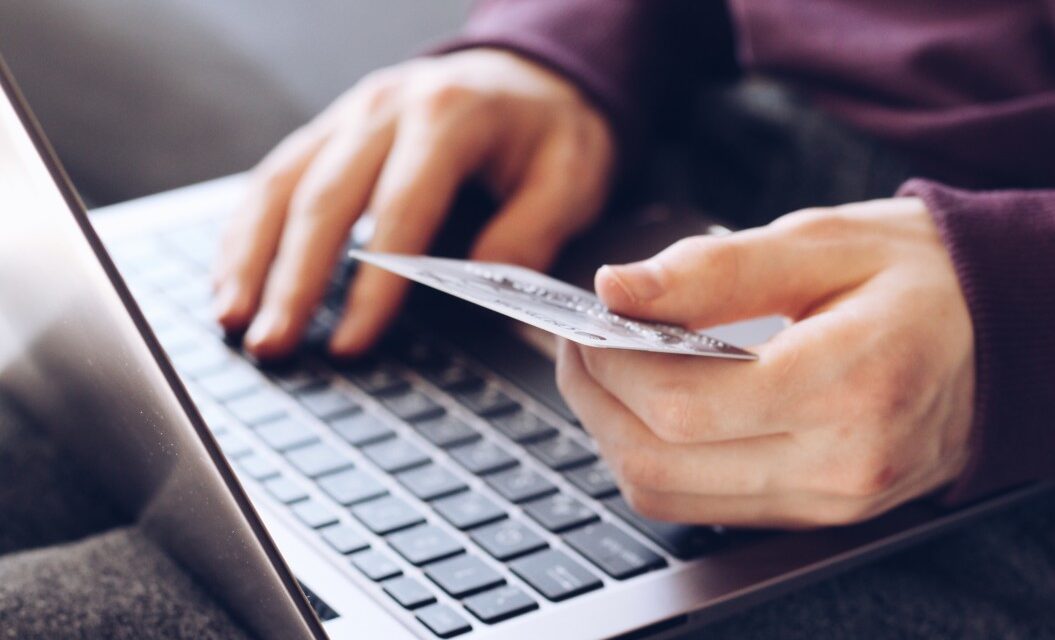 Fraude-bancaria-Saiba-quais-sao-seus-tipos-e-como-se-proteger-do-golpe-1055x640-1